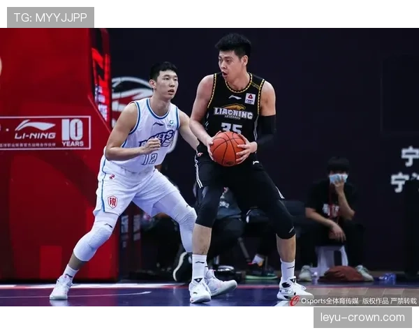 郑思维比赛结束直接换运动鞋逛街,这画风也太随性了吧? 郑思维比赛结束直接换运动鞋逛街,这画风也太随性了吧?